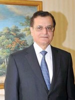 عدنان منصور