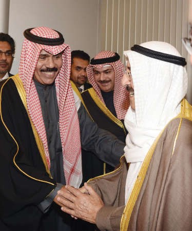  صاحب السمو الامير لدى عودته الى البلاد وفي استقباله سمو ولي العهد الشيخ نواف الاحمد ﻿