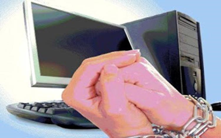 السجن 3 أشهر لفتاة ابتزت إماراتياً بصور مخلة