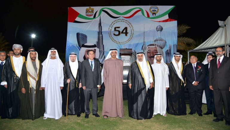 الشيخ عبدالله بن زايد والشيخ نهيان بن مبارك والسفير صلاح البعيجان وعدد من الحضور خلال احتفالات سفارتنا في الامارات بالاعياد الوطنية ﻿