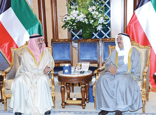 صاحب السمو الامير الشيخ صباح الاحمد مستقبلا جاسم الخرافي 