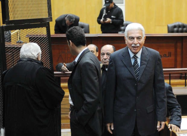 احمد نظيف يغادر قاعة المحكمة عقب النطق بالحكم امس افپ