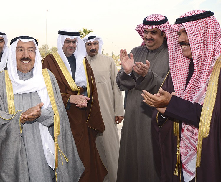 صاحب السمو الامير الشيخ صباح الاحمد وسمو ولي العهد الشيخ نواف الاحمد يعربان عن اعجابهما بمحتويات الحديقة