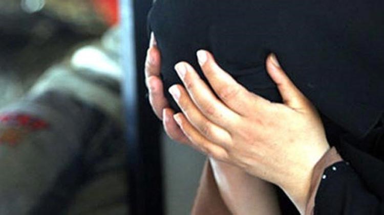 مصرية تقتل زوجها بالسكين لانتقاده "حلويات" أعدتها له