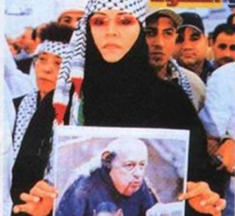 صورة قديمة تكشف الجانب الإنساني عند أحلام