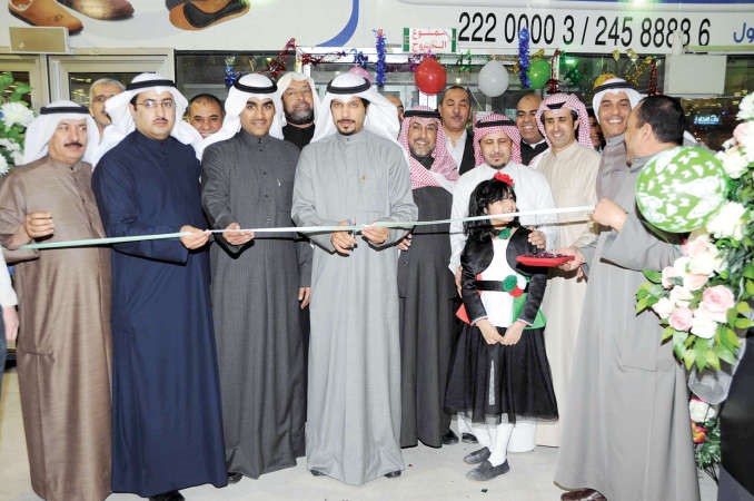 عبدالعزيز الصليلي واعضاء مجلس الادارة يفتتحون المهرجان﻿