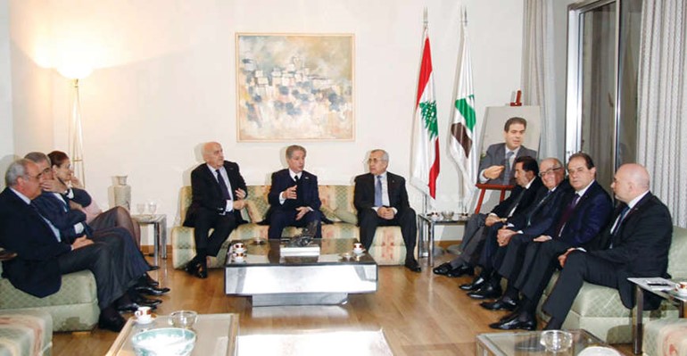 وزراء لقاء اليرزةفي اجتماعهم الثاني في منزل الرئيس امين الجميل بحضور الرئيس ميشال سليمان محمود الطويل 