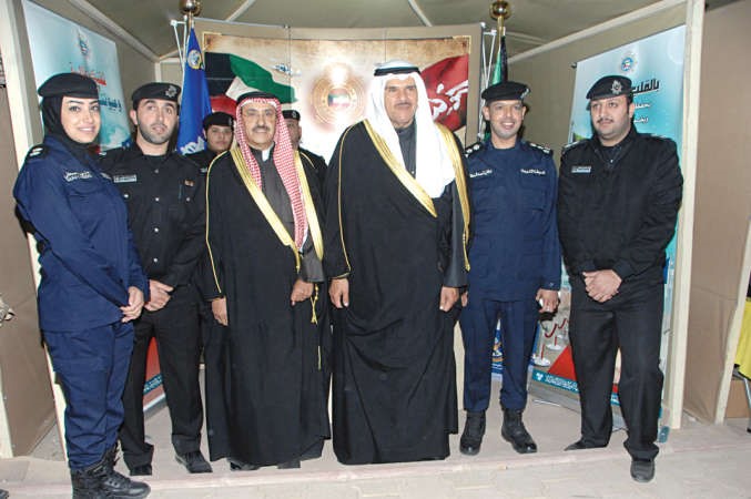 الشيخ سلمان الحمود واحمد الرجيب وعدد من عناصر الامن