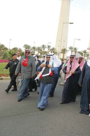 سمو رئيس الوزراء الشيخ جابر المبارك والشيخ صباح الخالد والشيخ محمد الخالد لدى مغادرتهم عقب حضور العرض الجوي ﻿