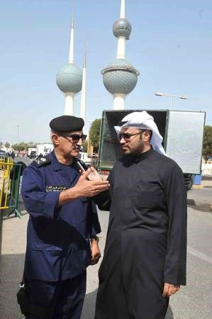 اللواء ابراهيم الطراح متحدثا الى الزميل عبدالله العليان﻿