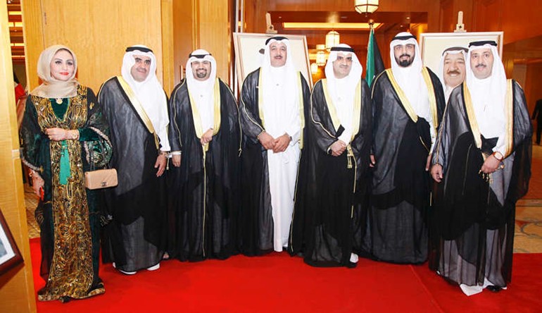  القنصل ذياب الرشيدي مع ديبلوماسيي القنصلية الكويتية في دبي ﻿