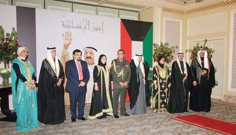 دعلي العبيدي والسفير سالم الزمانان والسفير عزيز الديحاني وعدد من المشاركين خلال احتفالات سفارتنا في القاهرة﻿