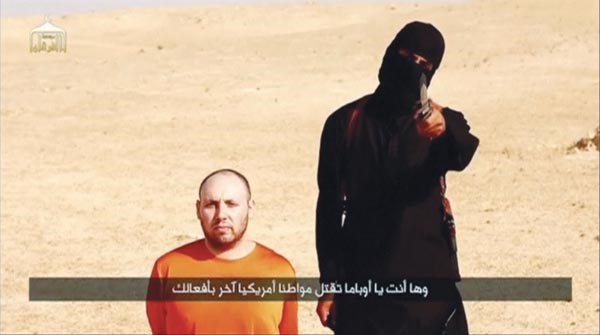 السفاح الداعشي محمد اموازي كما ظهر في احد اشرطة اعدام الرهائن