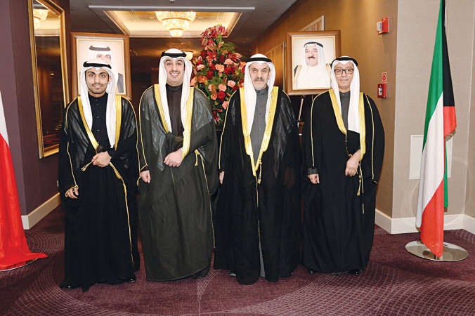 السفير عادل حيات واركان السفارة في وارسو﻿