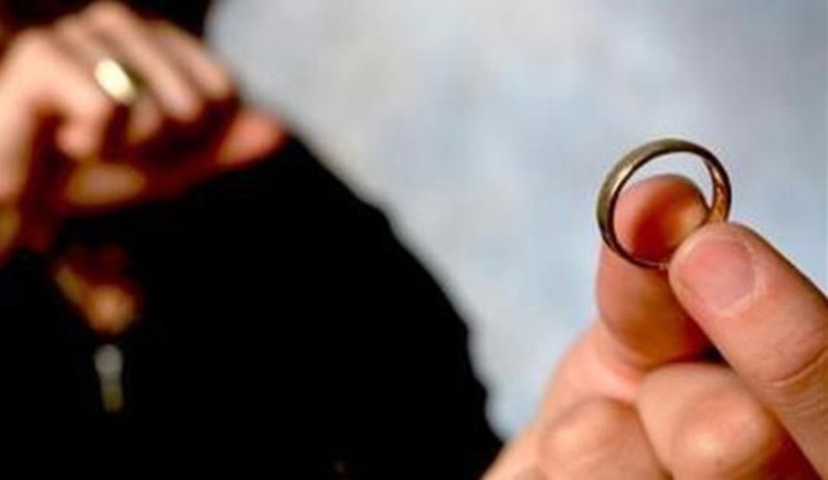 بسبب الملل.. مصريَّة تطلب الخلع بعد 25 عاماً زواجاً