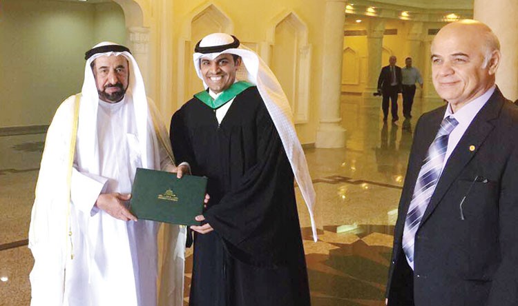  سمو الشيخ سلطان بن محمد القاسمي مستقبلا سالم العنزي 