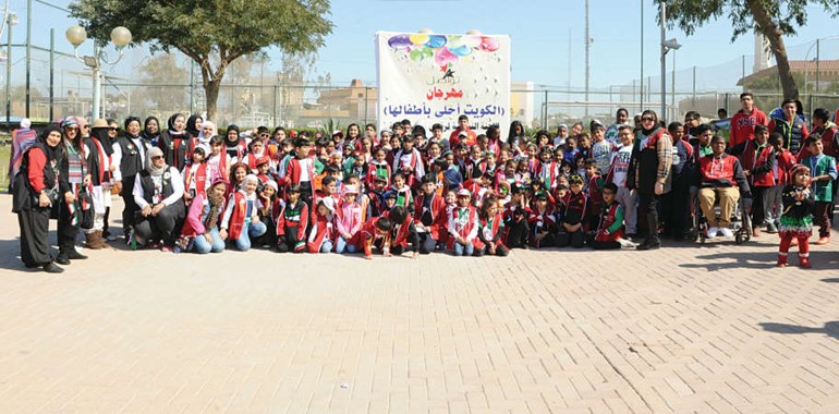 لقطة تذكارية للمشاركين في مهرجان الكويت احلى باطفالها فريال حماد﻿