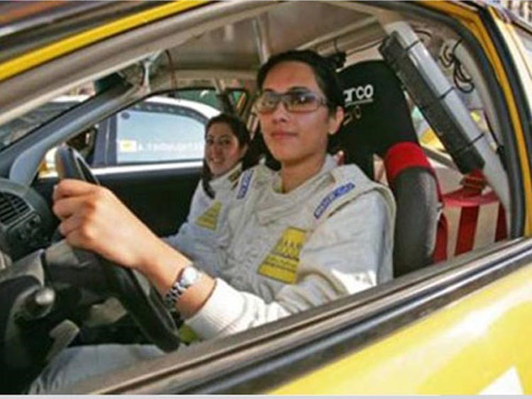 زوجة جورج وسوف الجديدة تعترف بحملها.. وما حقيقة اجبارها على الاجهاض بطلب من ابنه الكبير 