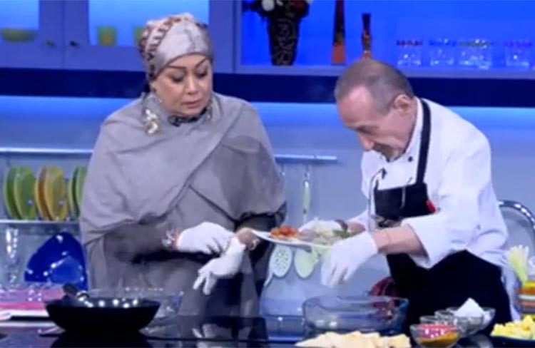 بالفيديو.. هالة فاخر تتعرض لموقف محرج على الهواء وتخرج لفاصل اضطراري