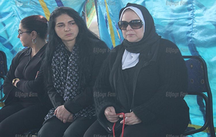 بالفيديو والصور.. نجوم الفن في جنازة غسان مطر 