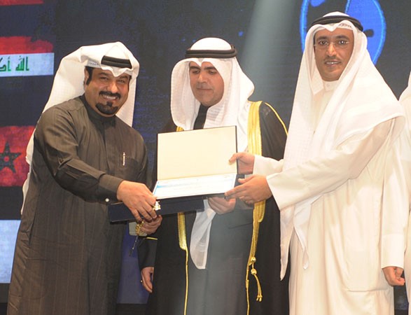 د مشعل حيات ود فهد الهاجري يكرمان د فهد السليم