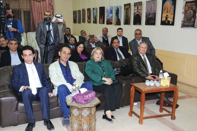 دنبيل بهجت والحضور خلال الندوة انور الكندري