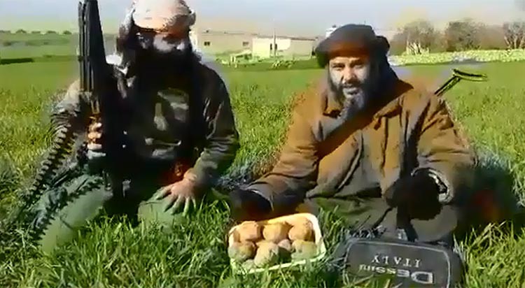 بالفيديو.. دواعش خليجيون في رحلة بحث عن الفقع "الزبيدي"