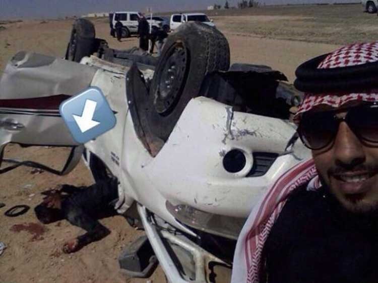 بالصور.. "سيلفي" مع جثة شاب سعودي تستفز المغردين.. وفي النهاية مشهد "تمثيلي" 