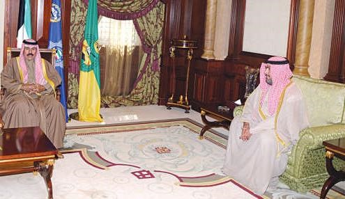 سمو ولي العهد الشيخ نواف الاحمد مستقبلا الشيخ ثامر العلي﻿