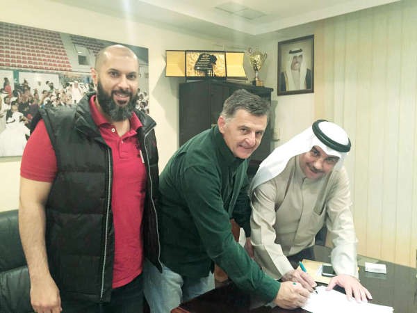 جمال الكاظمي يوقع العقد مع بونياك ﻿