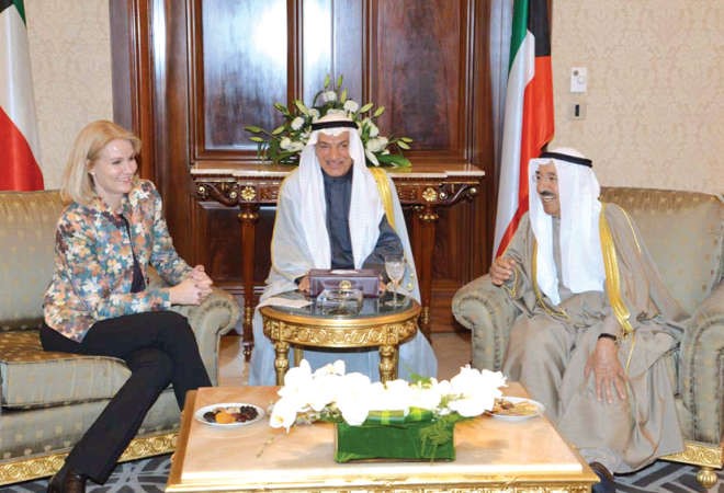 صاحب السمو الامير الشيخ صباح الاحمد مستقبلا هيلي تورنينج شميت 