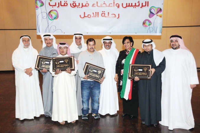 عائشة اليحيى وعبدالعزيز المشاري وجاسم البدر مع عدد من ابطال الرحلة		انور الكندري﻿