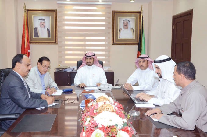 حمد تركي العازمي متحدثا خلال المؤتمر الصحافي﻿