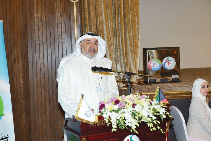 عبدالله السويلم خلال القاء كلمته في الحفل ﻿