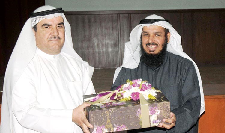 انور العنجري مكرما محمد الكندري ﻿