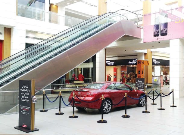 سيارة انفينيتي Q60 المكشوفة