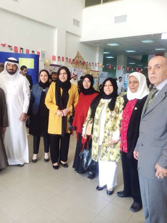 دمنال المطر رئيسة المركز وبعض الحضور