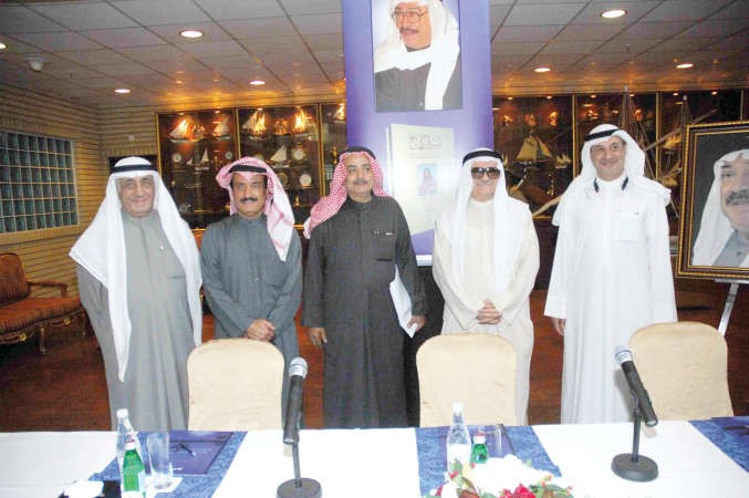 عبدالاله معرفي وعبدالعزيز الخطيب واحمد بوسيدو خلال المؤتمر الصحافي هاني عبدالله