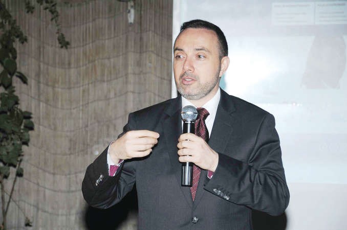 السفير كريستيان نخلة ملقيا كلمته﻿