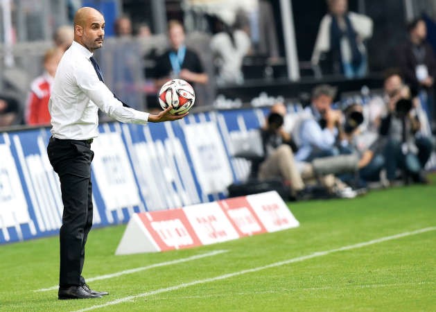 غوارديولا ينفي شائعات تدريب مان سيتي