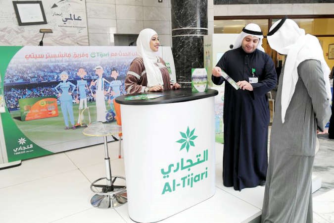 البنك التجاري حريص على التواصل مع الطلبة