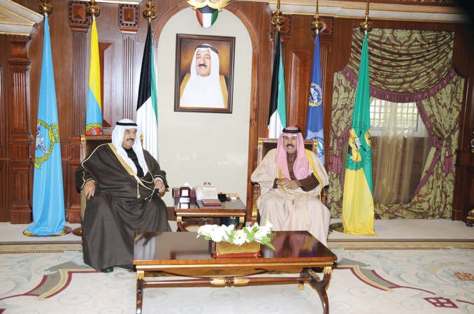 سمو ولي العهد الشيخ نواف الاحمد مستقبلا سمو الشيخ ناصر المحمد