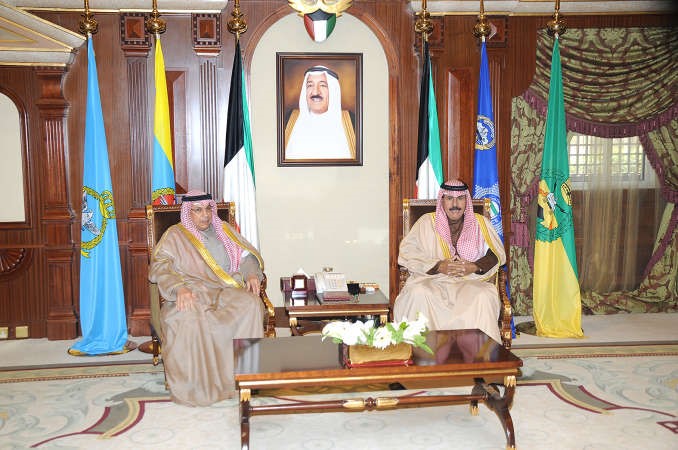سمو ولي العهد خلال استقباله الشيخ خالد الجراح