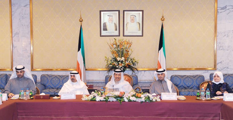 سمو الشيخ جابر المبارك مترئسا الاجتماع بحضور هند الصبيح وانس الصالح والشيخ محمد العبدالله والشيخ دمحمد الصباح