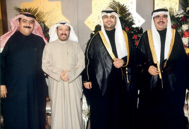 اللواء يوسف الانصاري وعبدالعزيز الانصاري يباركان
﻿