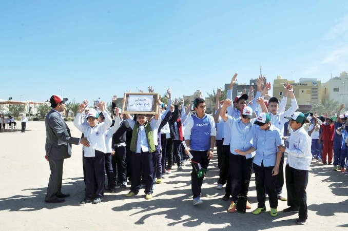 عدد من الطلبة خلال منافسات الماراثون
