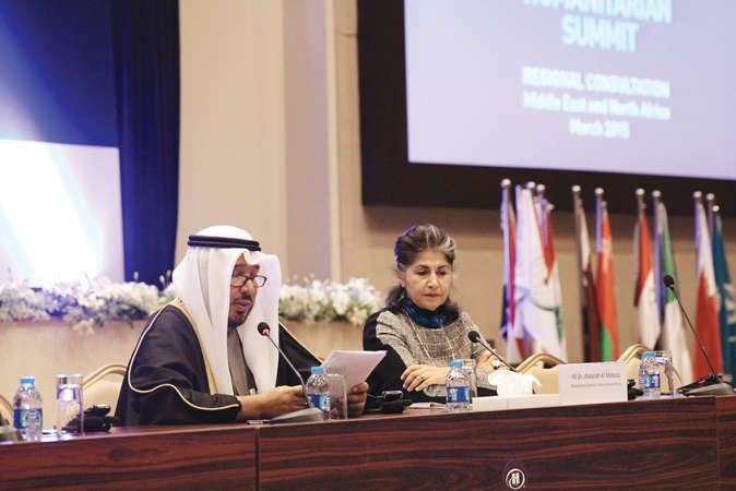 د عبدالله المعتوق خلال المؤتمر﻿