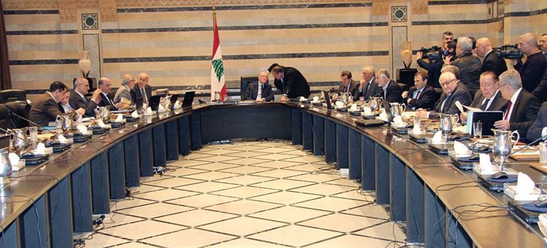 تمام سلام مترئسا الجلسة الحكومية التي انعقدت بعد اسابيع من الغياب امس في السراي	محمود الطويل ﻿