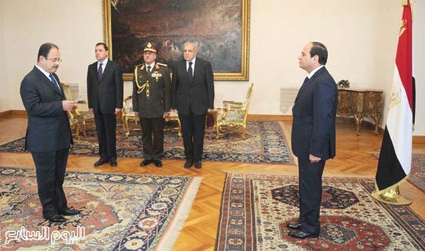 وزير الداخلية المصري الجديد اللواء مجدي عبدالغفار يؤدي اليمين الدستورية امام الرئيس عبدالفتاح السيسي امس