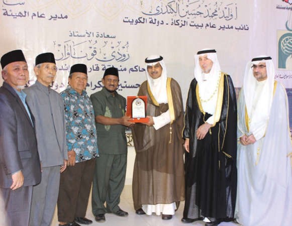 تكريم احد المشاركين﻿